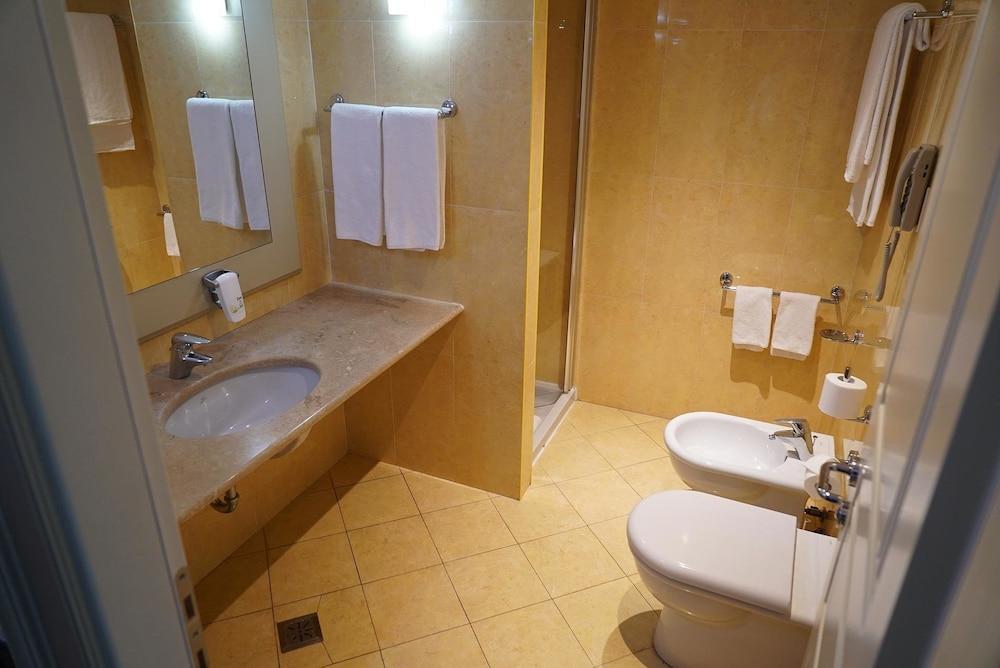 Costa Santʼ Abramo Cremona Palace Hotel מראה חיצוני תמונה