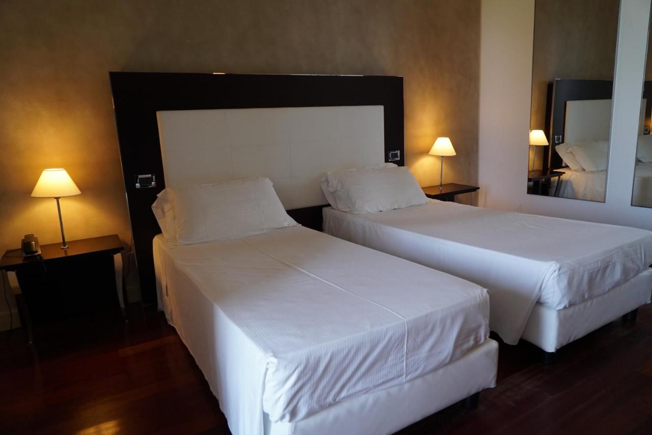 Costa Santʼ Abramo Cremona Palace Hotel מראה חיצוני תמונה