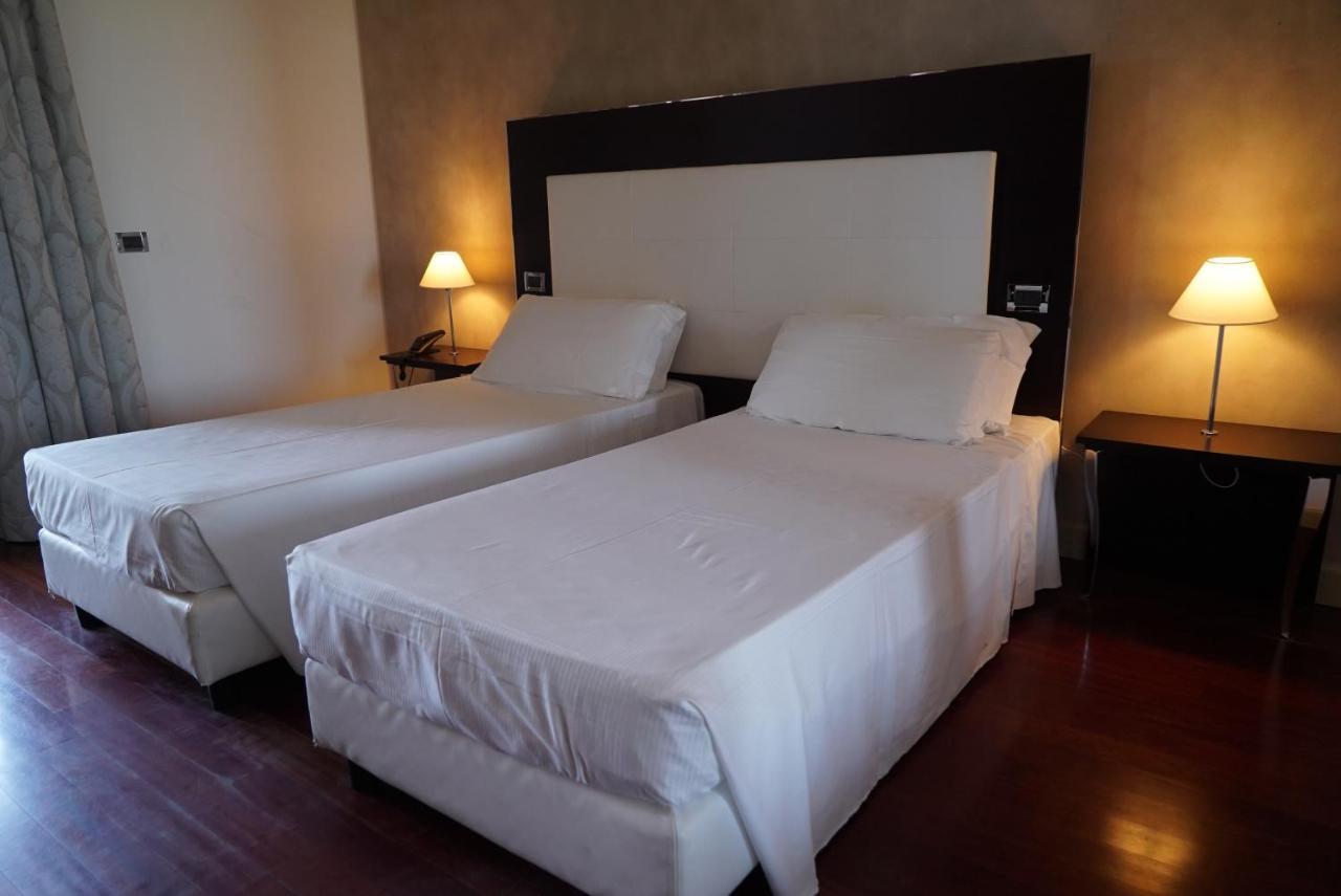 Costa Santʼ Abramo Cremona Palace Hotel מראה חיצוני תמונה