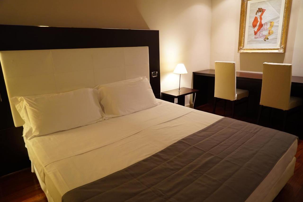 Costa Santʼ Abramo Cremona Palace Hotel מראה חיצוני תמונה