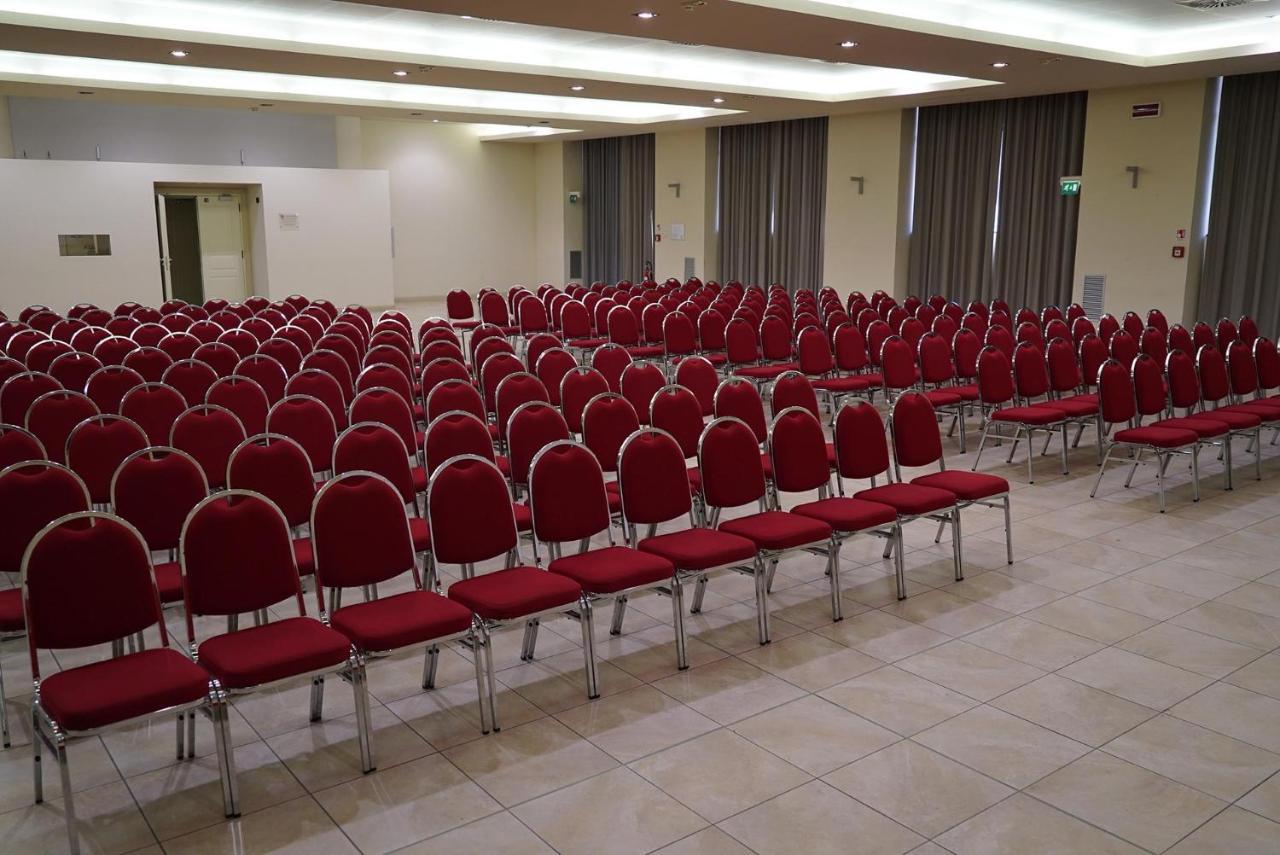 Costa Santʼ Abramo Cremona Palace Hotel מראה חיצוני תמונה