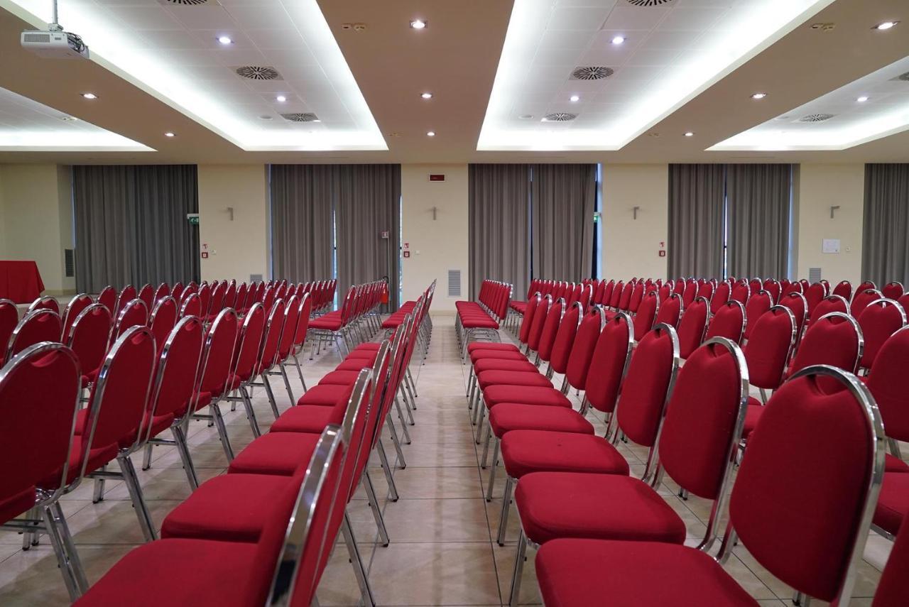 Costa Santʼ Abramo Cremona Palace Hotel מראה חיצוני תמונה