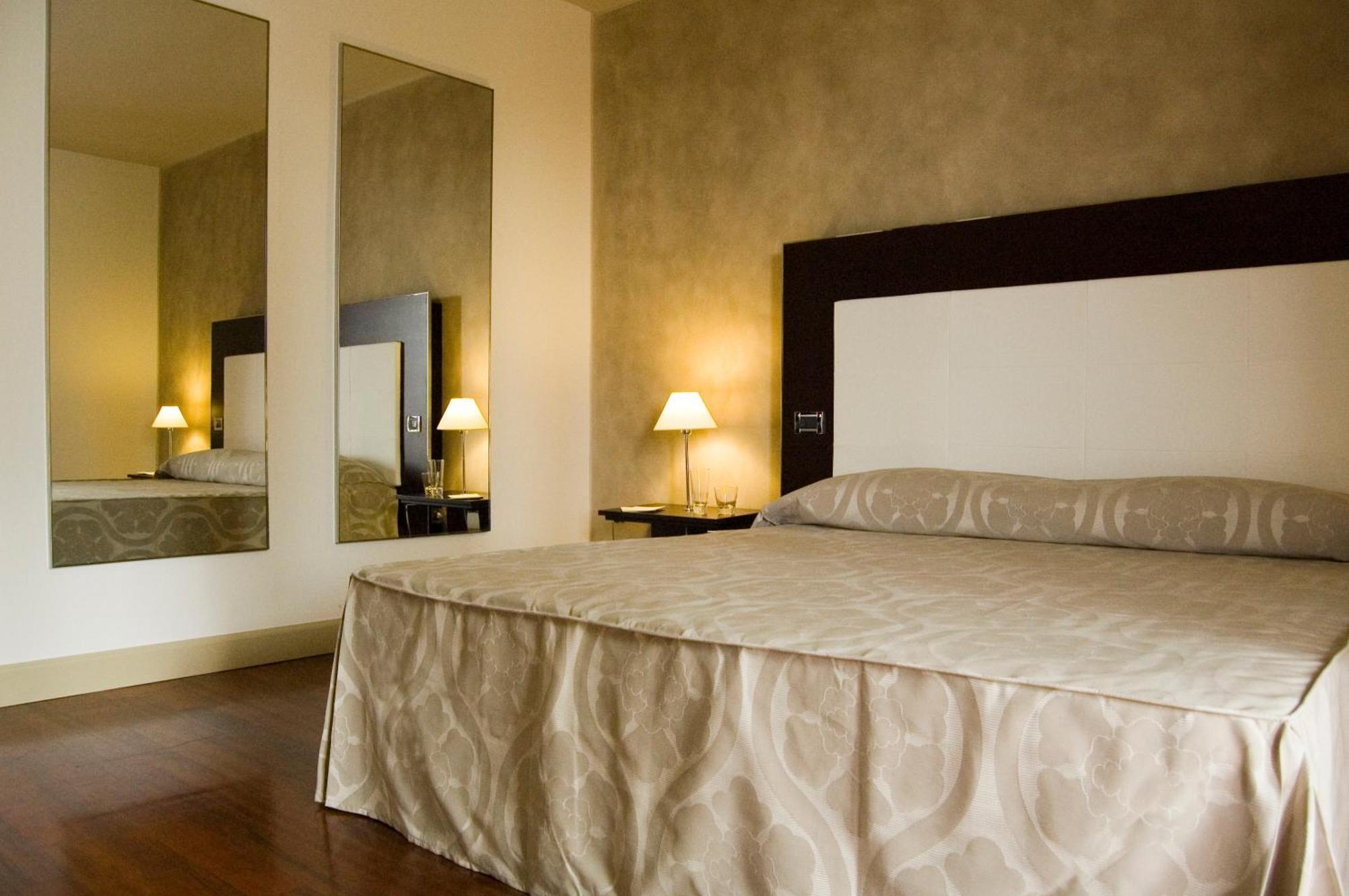 Costa Santʼ Abramo Cremona Palace Hotel מראה חיצוני תמונה