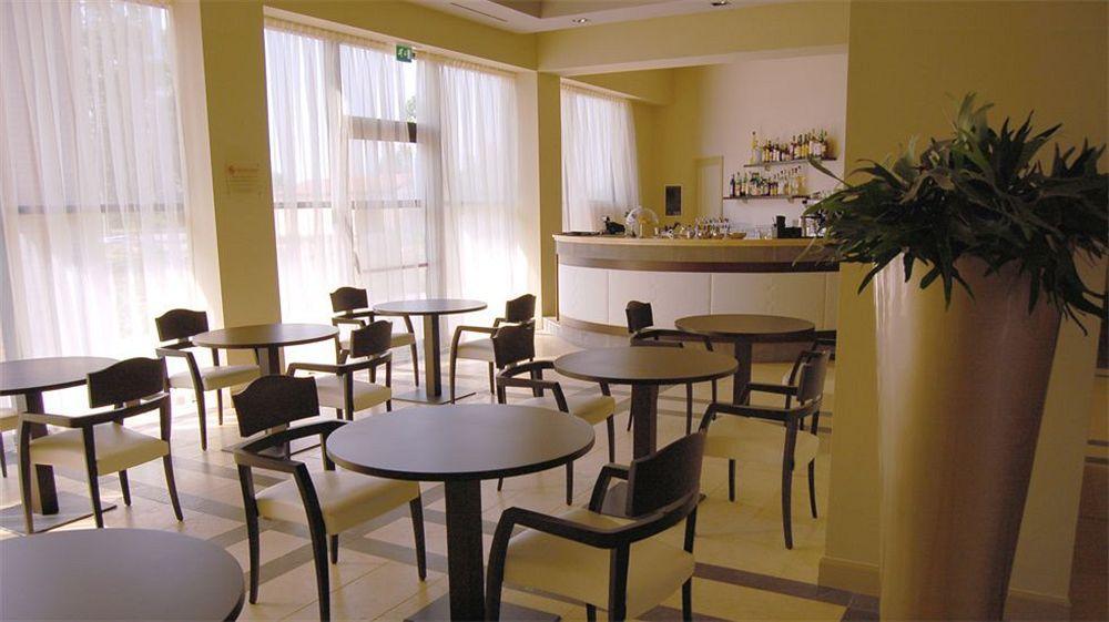 Costa Santʼ Abramo Cremona Palace Hotel מראה חיצוני תמונה