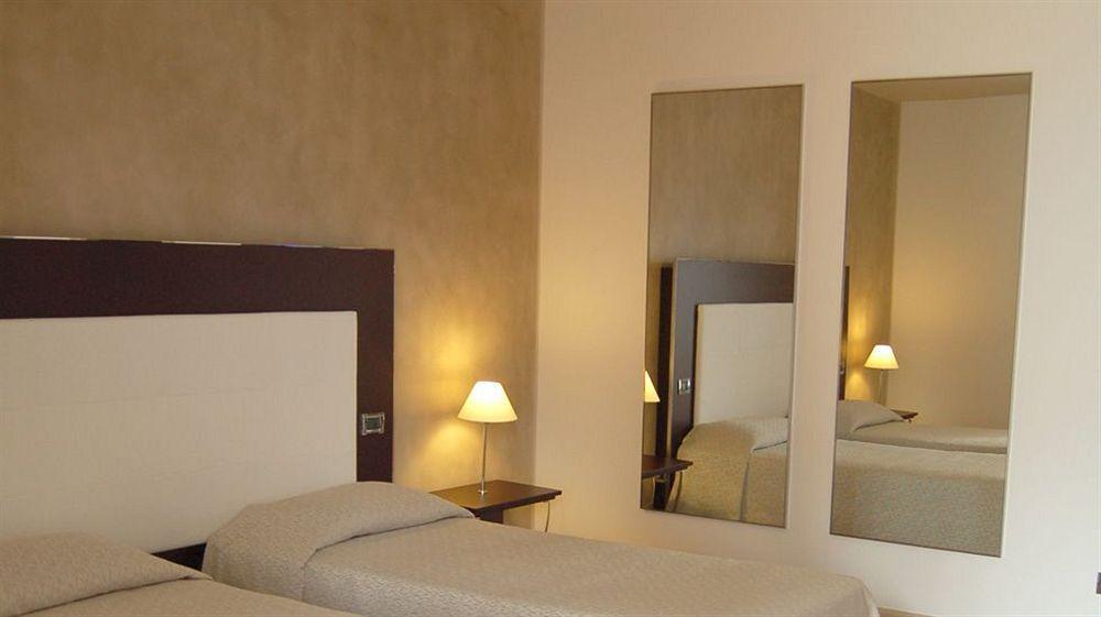 Costa Santʼ Abramo Cremona Palace Hotel מראה חיצוני תמונה