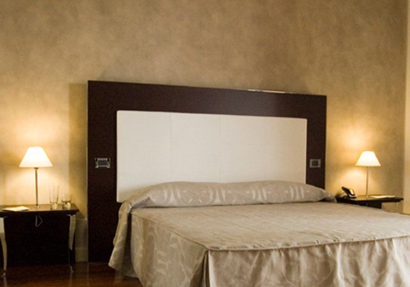 Costa Santʼ Abramo Cremona Palace Hotel מראה חיצוני תמונה