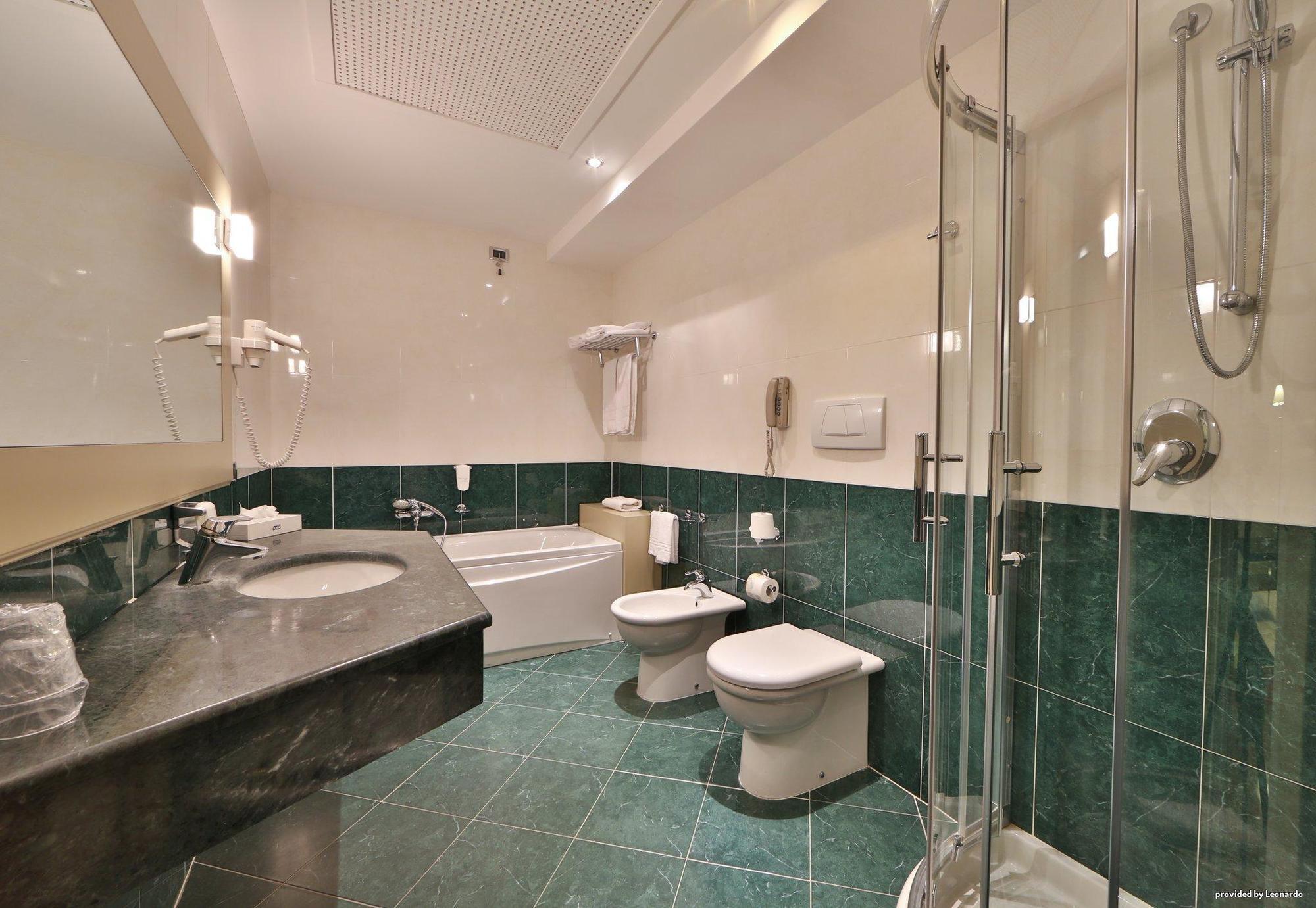 Costa Santʼ Abramo Cremona Palace Hotel מראה חיצוני תמונה