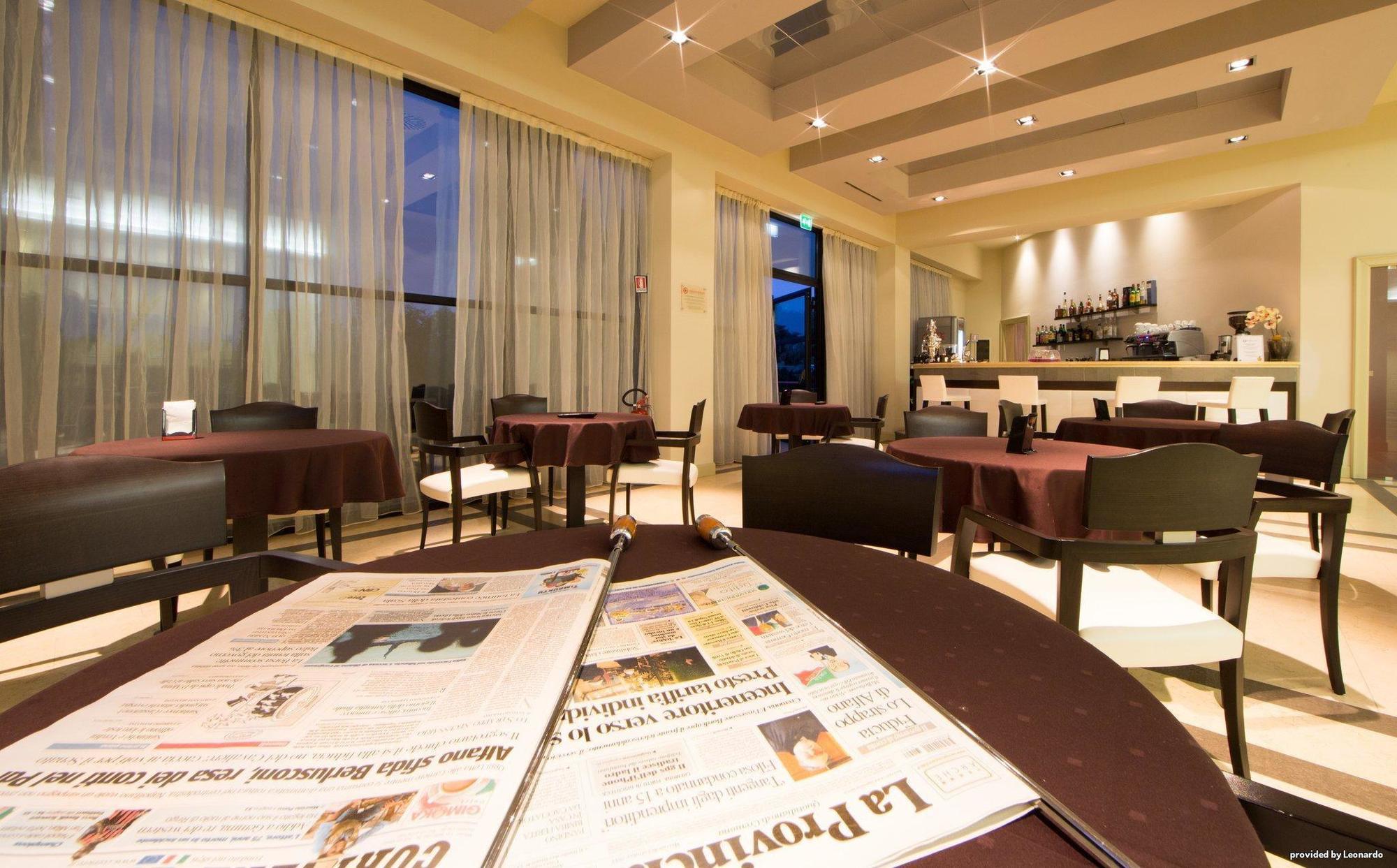Costa Santʼ Abramo Cremona Palace Hotel מראה חיצוני תמונה