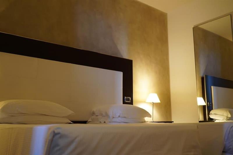 Costa Santʼ Abramo Cremona Palace Hotel מראה חיצוני תמונה